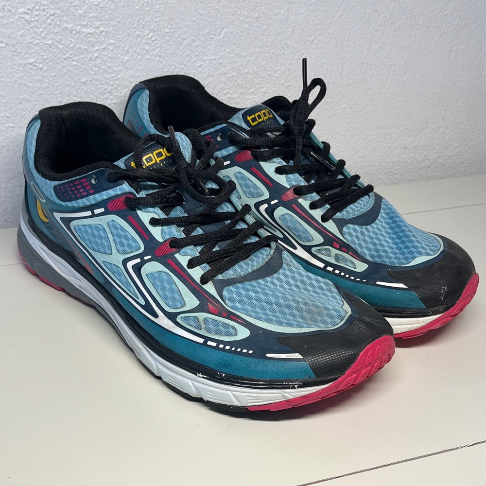 (42) Topo Magnifly Blue/Ice Trail Runners Athletic Running Shoes